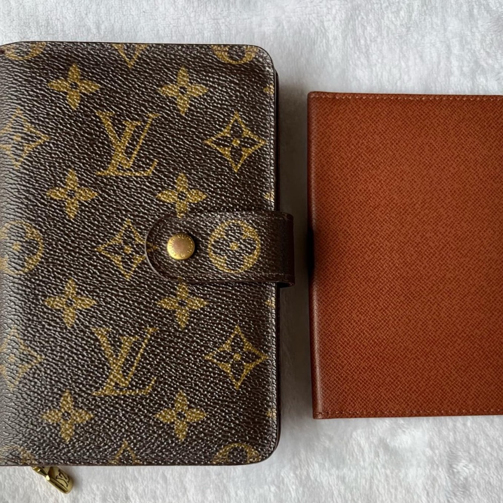 Louis Vuitton Compact wallet with insert